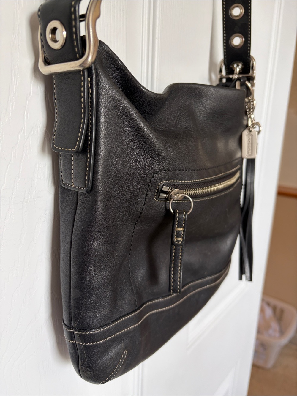 Coach Classic Black Leather Crossbody Shoulder Bag - Picture 3 of 16